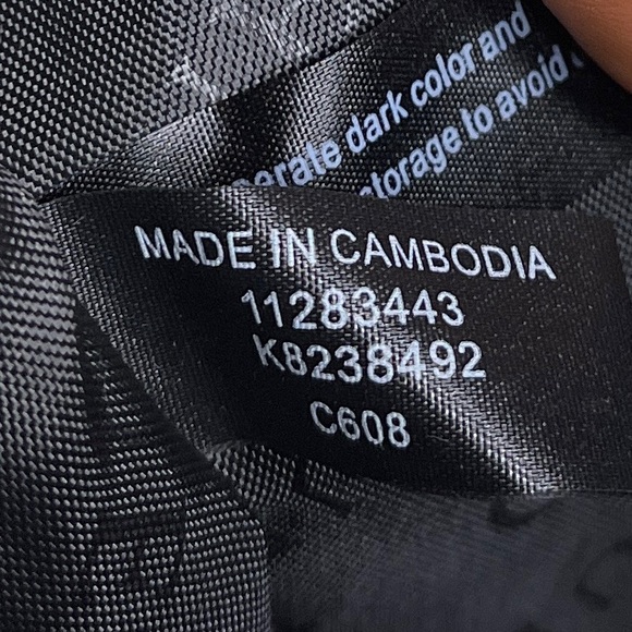 Guess Wallet Set Stylish Women’s Companion For Date Nights, Weekend Getaways - Picture 9 of 13